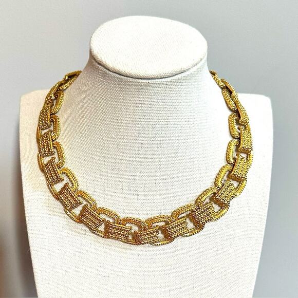 Vintage MONET Gold Textured Necklace Classic Statement Collar Retro Choker VTG - Picture 1 of 9